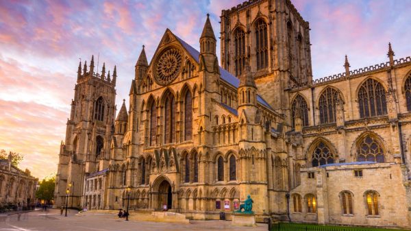 Church vs Abbey vs Cathedral vs Basilica - Thai Tour UK